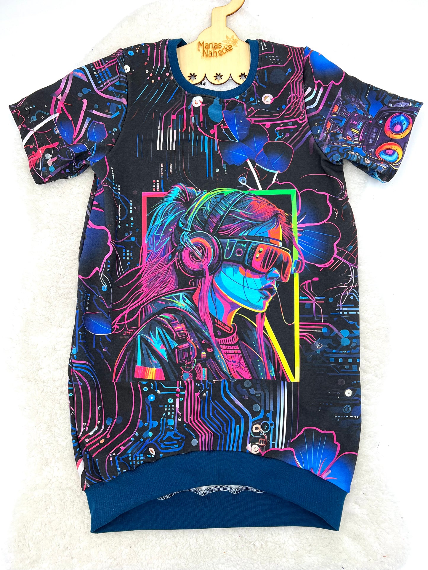 Cyber Girl Panel 75xvolle Breite cm